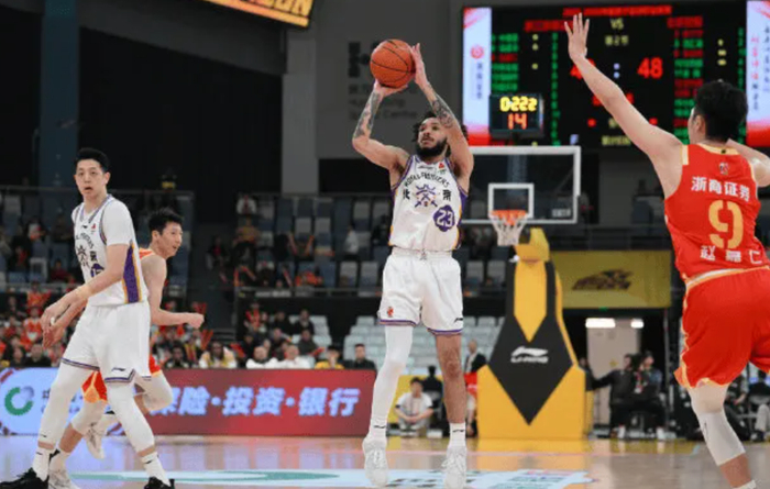 广厦力克北控终结三连败 张庆鹏战术失误成关键