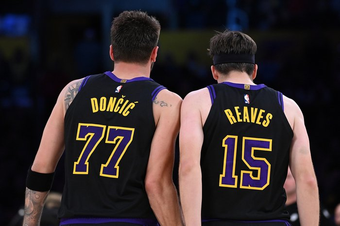 湖人九连胜终结 活塞防守强硬终结连胜