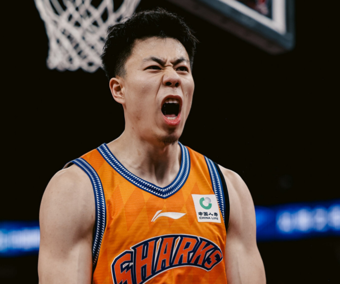 深圳新星王浩然砍32分创生涯新高 率队大胜卫冕