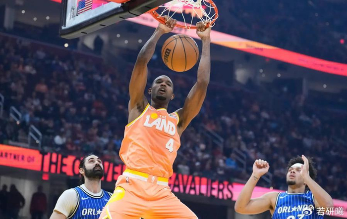 莱昂纳德双一阵无望，约基奇等五人锁定最佳阵