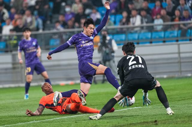 天津津门虎与青岛海牛保级战平 继续深陷