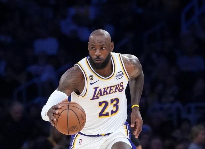 勒布朗·詹姆斯面临职业生涯抉择：湖人未续约，