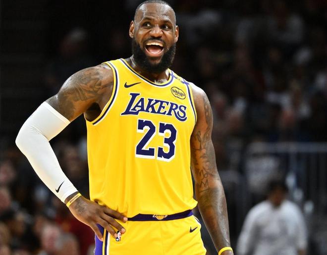 勒布朗·詹姆斯面临职业生涯抉择：湖人未续约，