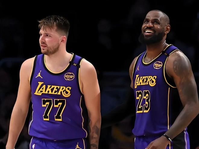 勒布朗·詹姆斯面临职业生涯抉择：湖人未续约，