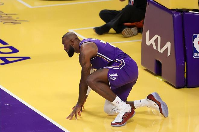 勒布朗·詹姆斯面临职业生涯抉择：湖人未续约，