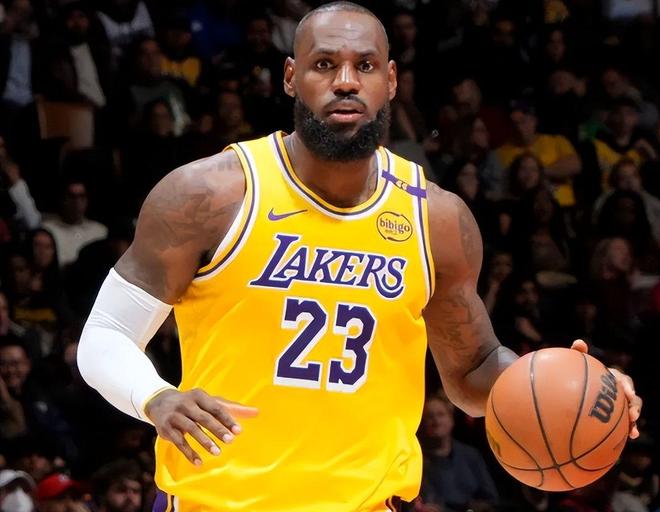 勒布朗·詹姆斯面临职业生涯抉择：湖人未续约，