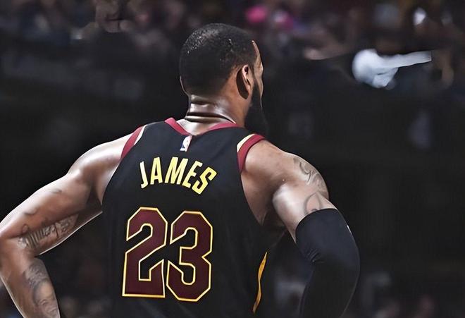 勒布朗·詹姆斯面临职业生涯抉择：湖人未续约，
