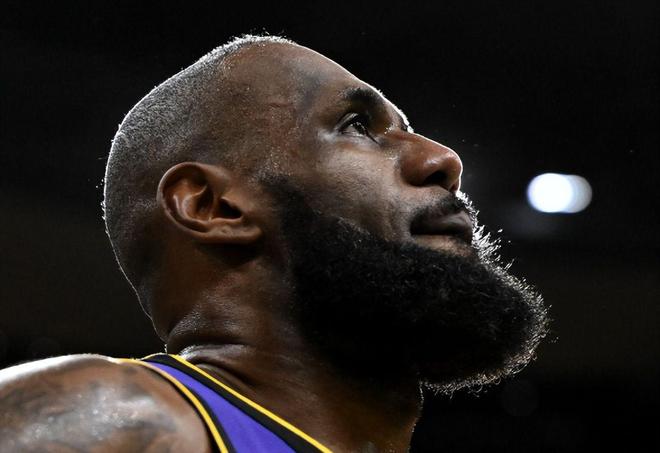 勒布朗·詹姆斯面临职业生涯抉择：湖人未续约，